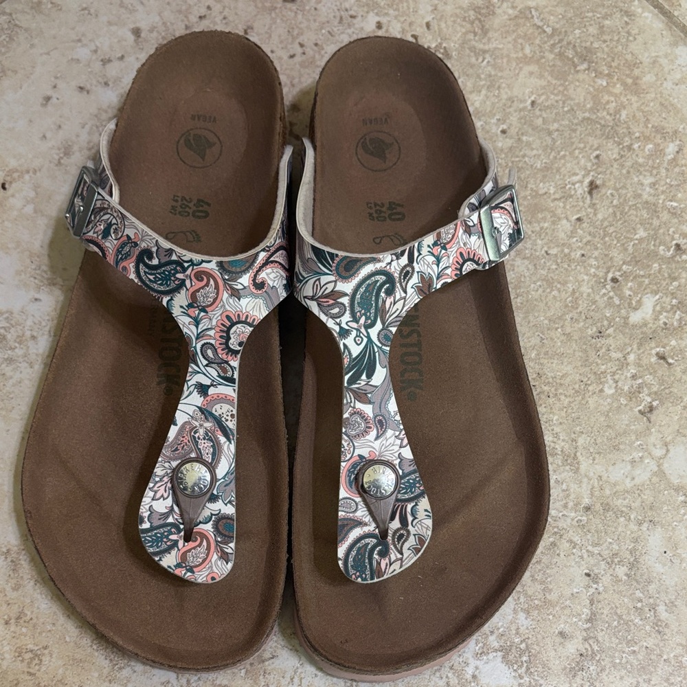 Birkenstock-Gizeh Sandal White/Multicolor
Paisley Print Size 9-9.5 like new